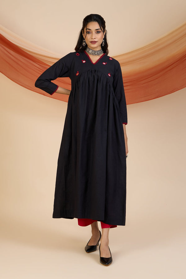 Maati Craft Black Rose Gleam V-Neck Gather Anarkali