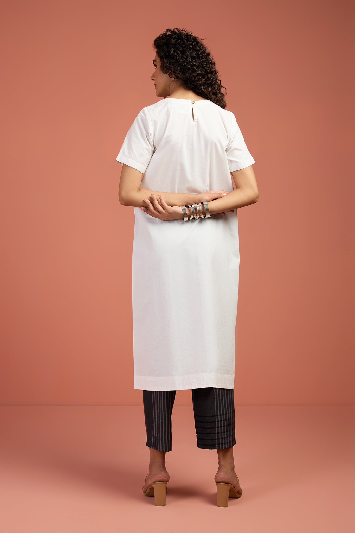 Maati Craft Coord Set - Porcelain Thread Front Button Down Slit Kurta & Grey Stripes Pants (Set Of 2)