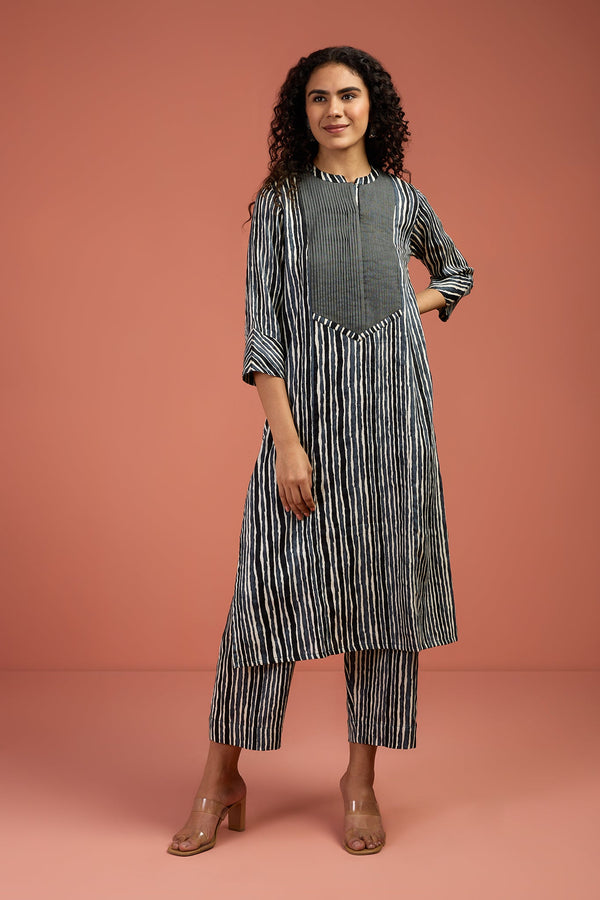 Maati Craft Coord Set- Graphite Rhythm Long Pintuck Yoke Kurta With Slit And Pants (Set Of 2)