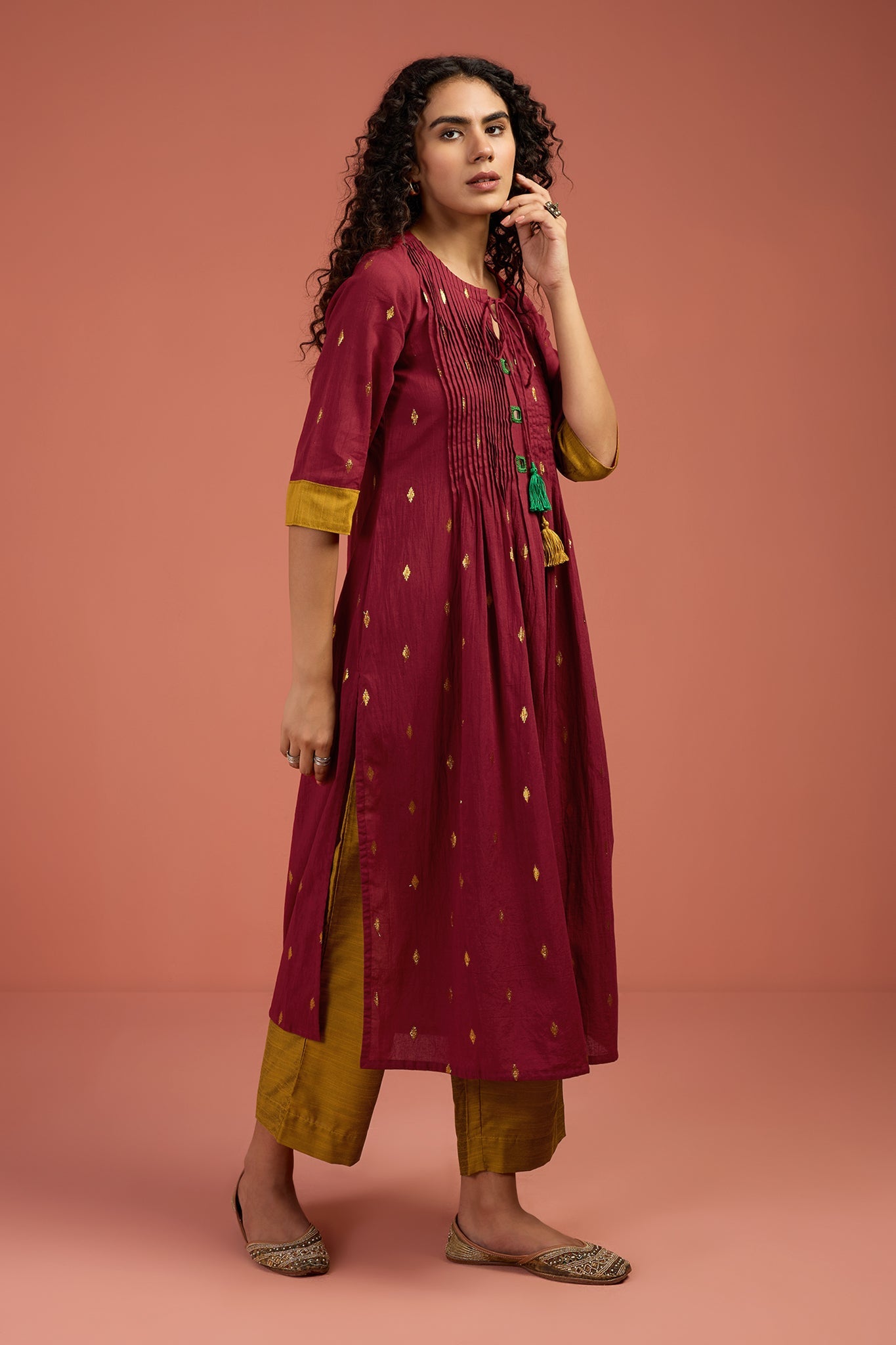 Maati Craft Coord Set Garnet Gilt Long Slit Kurta With Pants (Set Of 2)