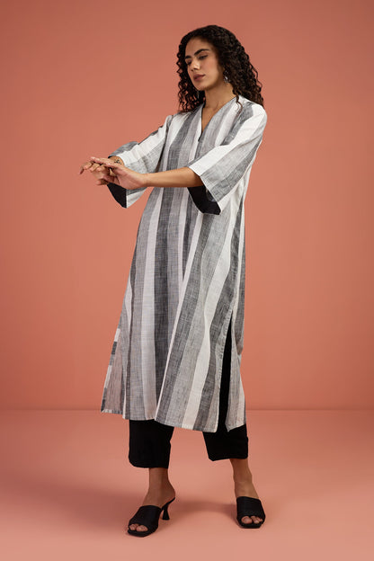 Maati Craft Silver Mist & Ash Lines Front Zipper A-line Kurta