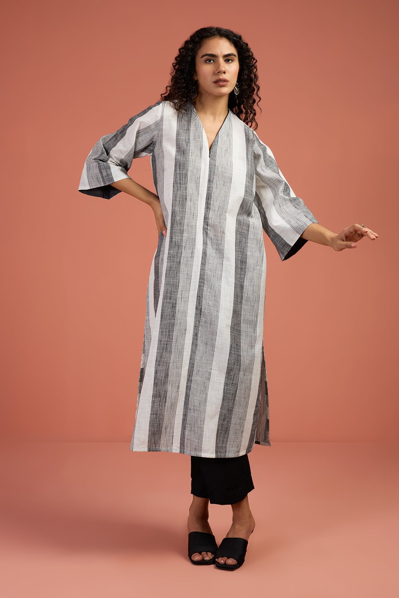 Maati Craft Silver Mist & Ash Lines Front Zipper A-line Kurta