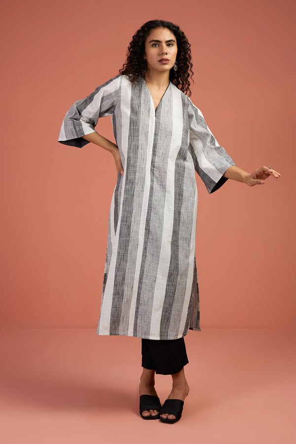 Maati Craft Silver Mist & Ash Lines Front Zipper A-line Kurta