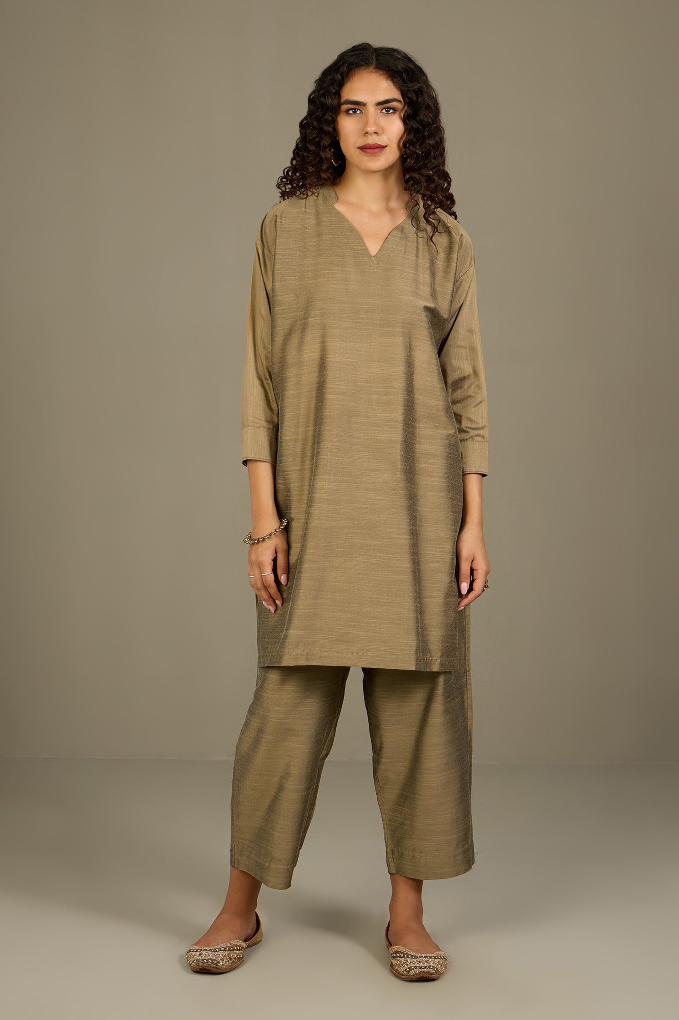 Maati Craft Co-ord Set Burnished Gold  Silk Slub Leisure Tunic (Set of 2)