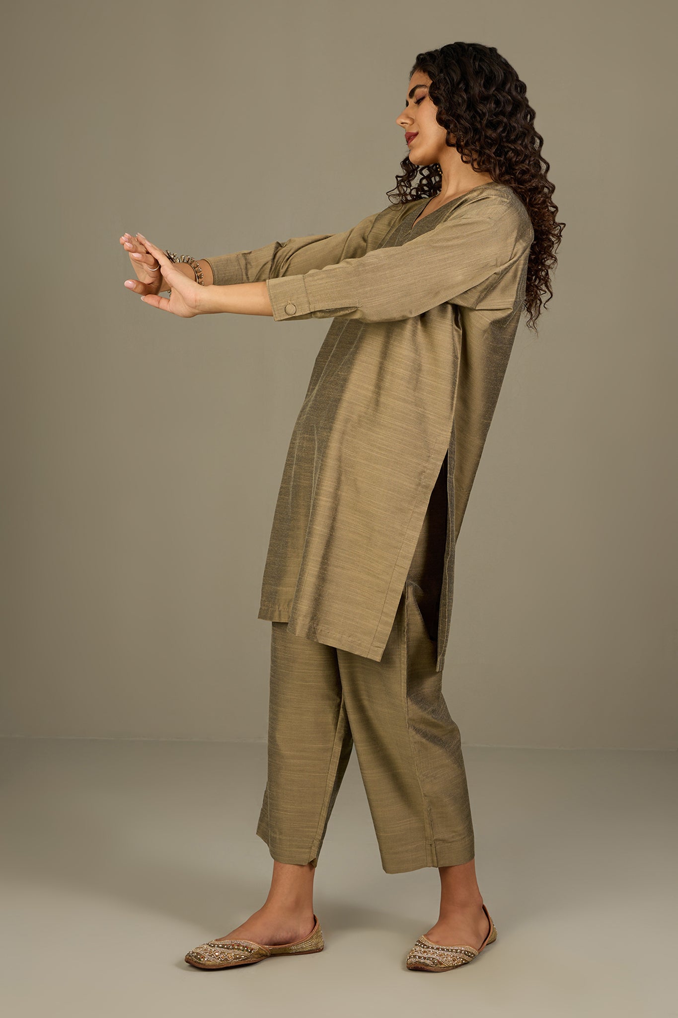 Maati Craft Co-ord Set Burnished Gold  Silk Slub Leisure Tunic (Set of 2)