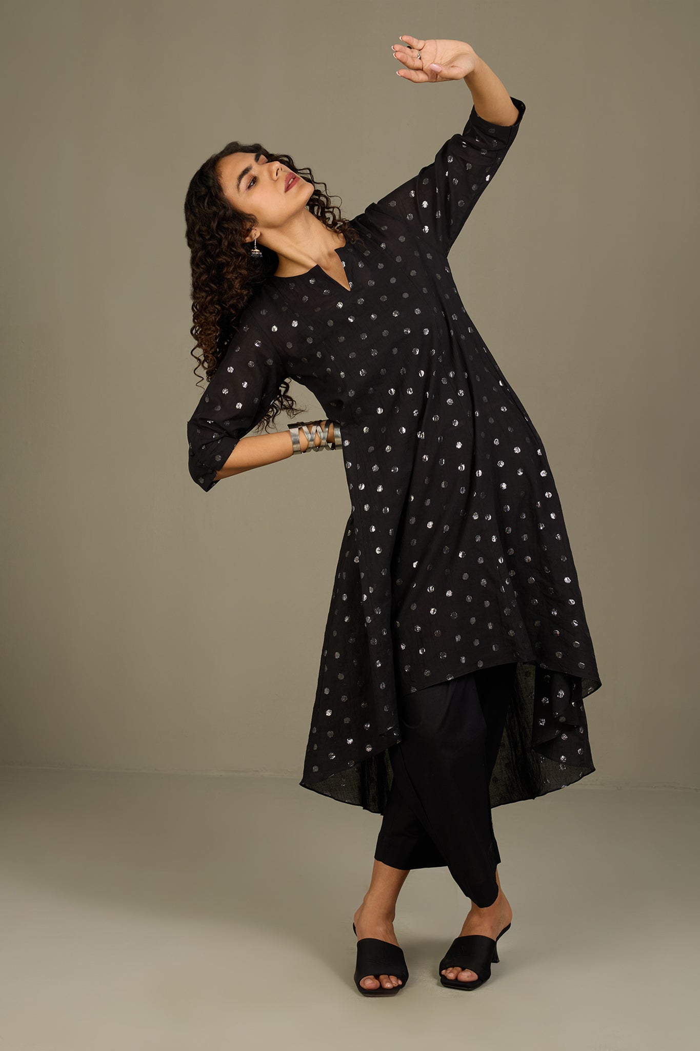Maati Craft Obsidian Spark Asymmetrical Hemline Kurta