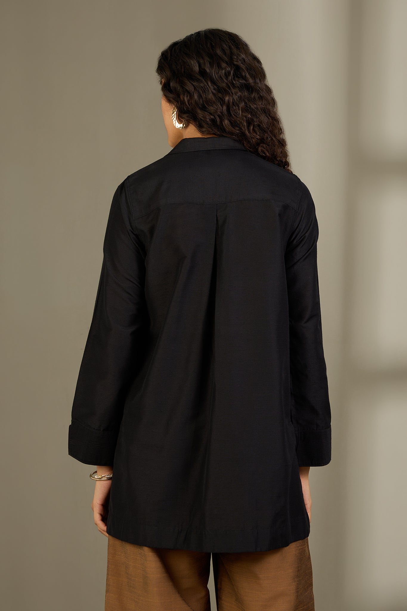 Maati Craft Noir Moon High Low Hem Luxe Silk Slub Shirt