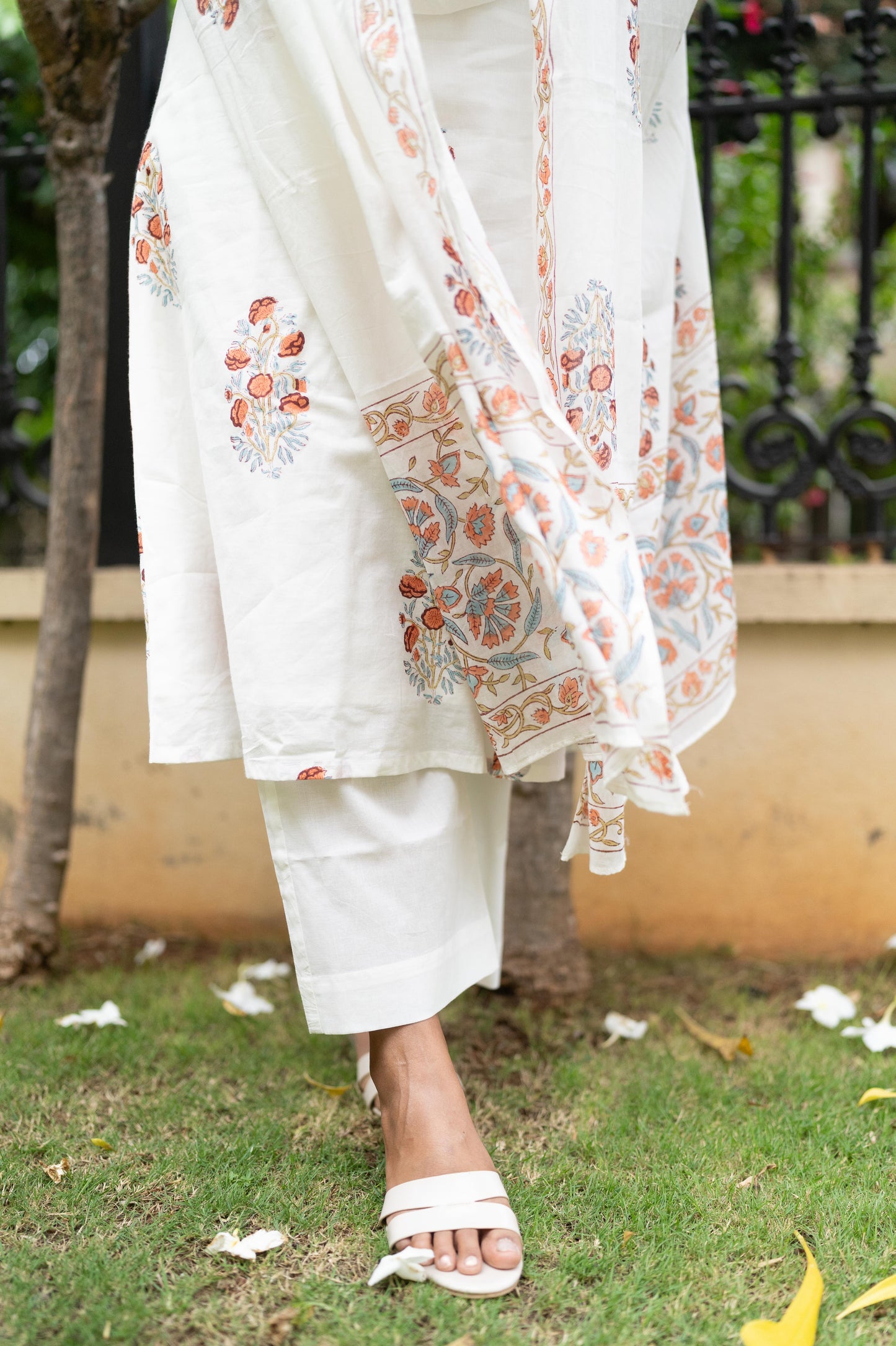 White Handblock Printed 3Pcs Suit Set