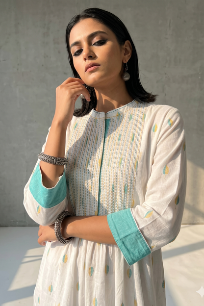 Sunleaf White Long Pintuck Yoke Kurta Top With Slit