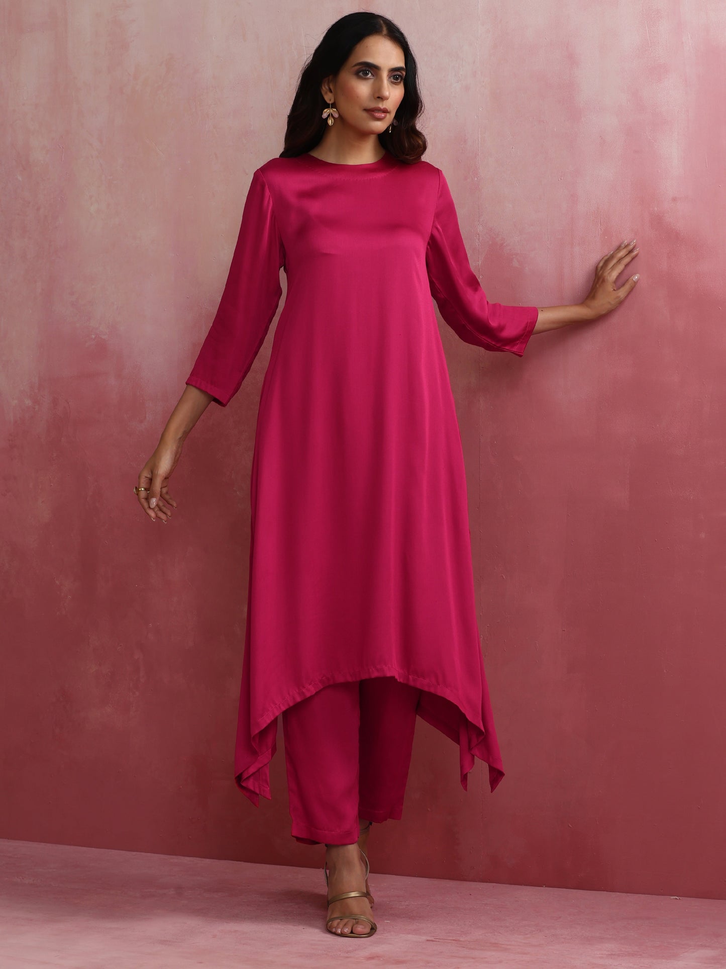 trueBrowns Magenta Highlow Modal Kurta Set