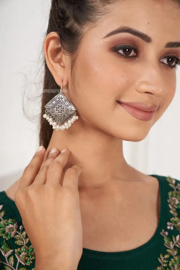 Stunning  Silver Look Alike Oxidised Dangler