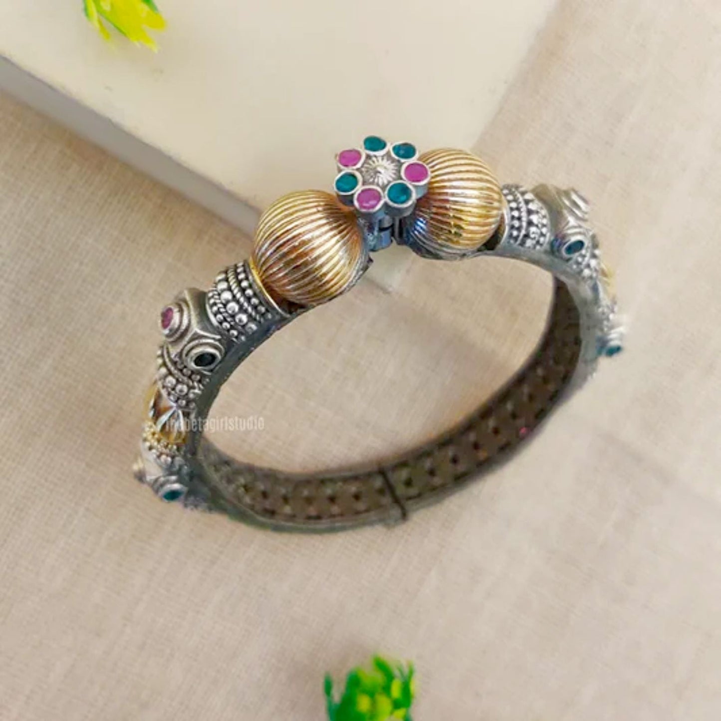 Dual tone ethnic kada