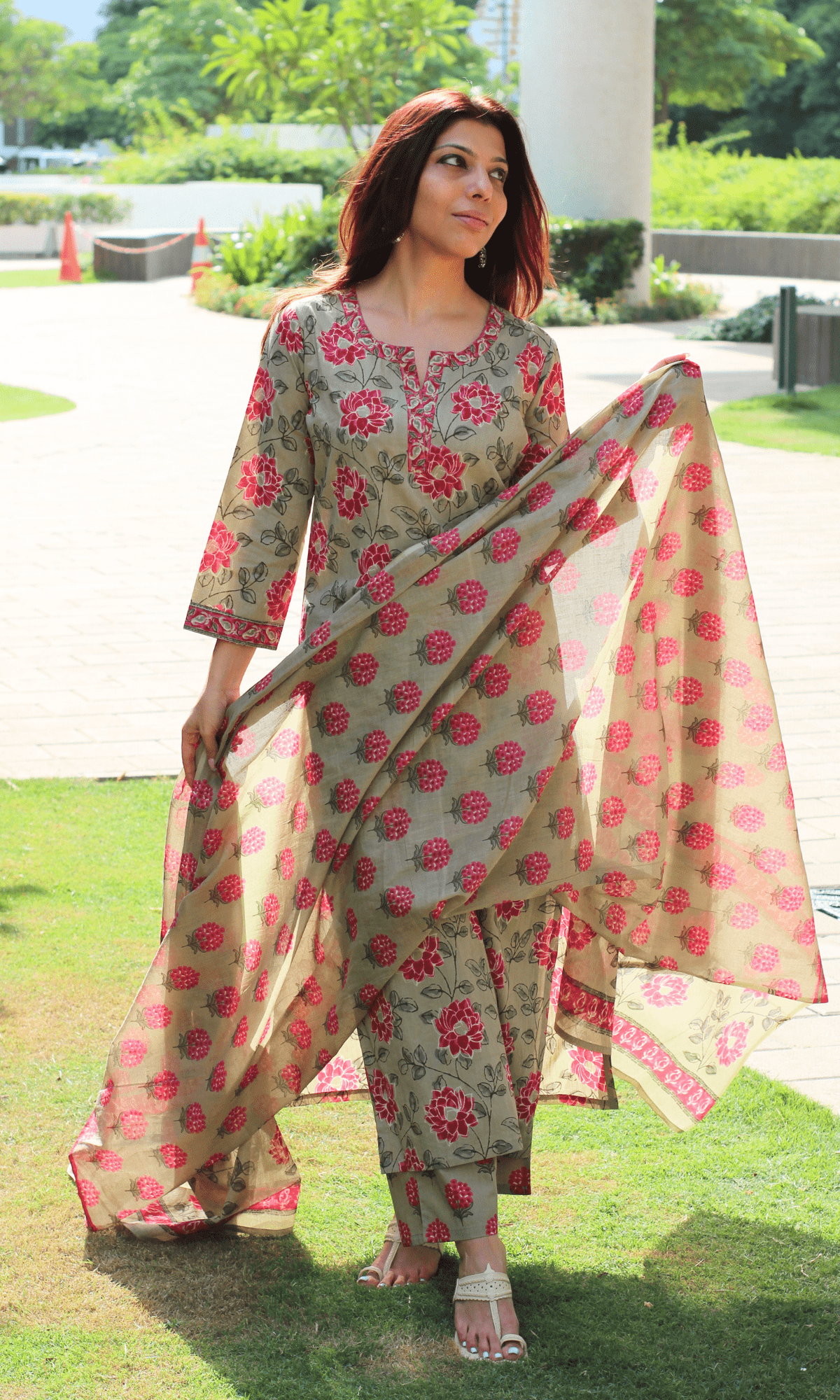 Cotton Greige Pink Floral Kurta, Pant & Printed Dupatta - Baareeki