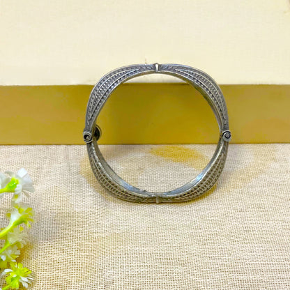 Simple Regular  Silver Look Alike Oxidised Kada