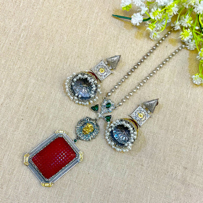 long chain necklace