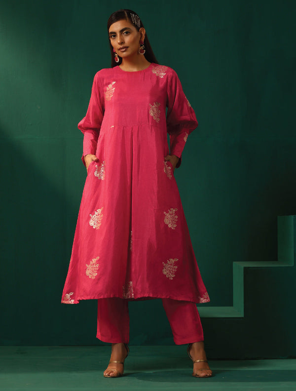 trueBrowns Pink Floral Viscose Silk Round Neck Puff Sleeve Kurta Pant Set