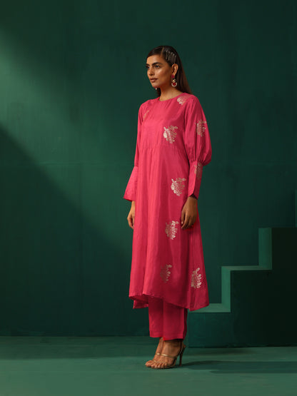 trueBrowns Pink Floral Viscose Silk Round Neck Puff Sleeve Kurta Pant Set