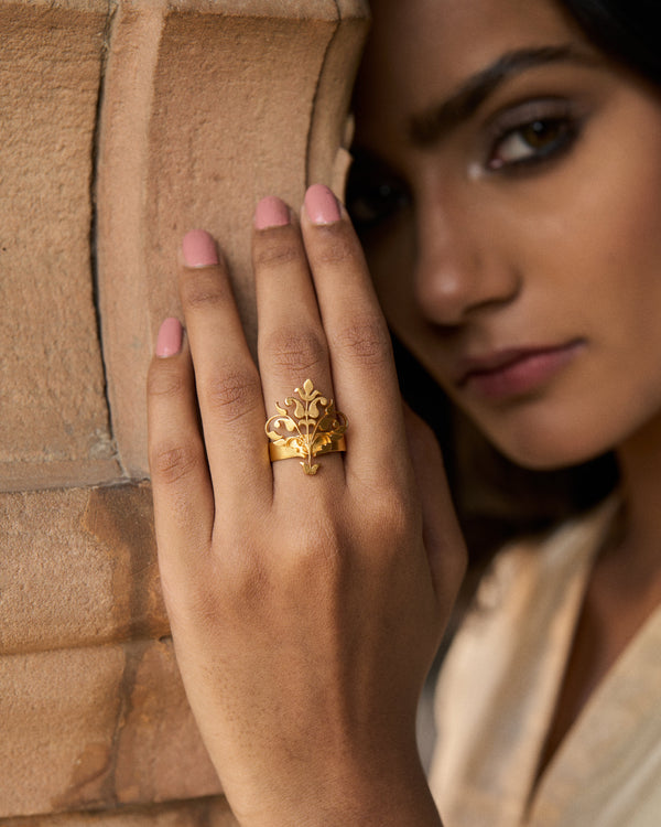 trueBrowns 22K Gold-Plated Small Leaf Ring