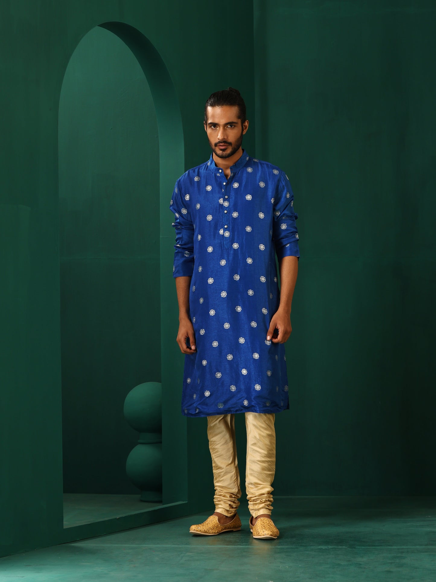 trueBrowns Men's Royal Blue Geometric Floral Viscose Silk Long Kurta