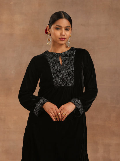 trueBrowns Black Velvet Embroidered Kurta