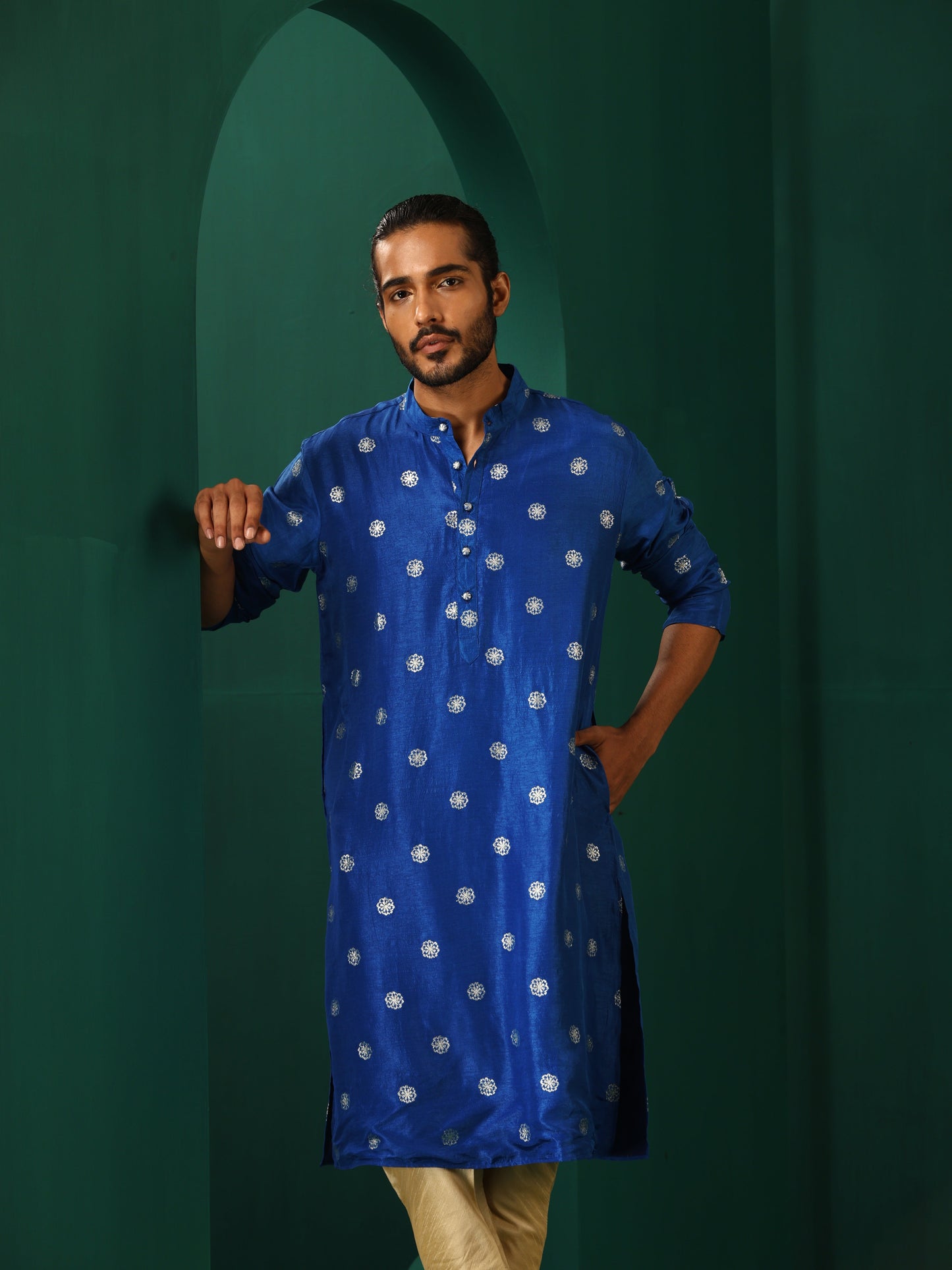 trueBrowns Men's Royal Blue Geometric Floral Viscose Silk Long Kurta