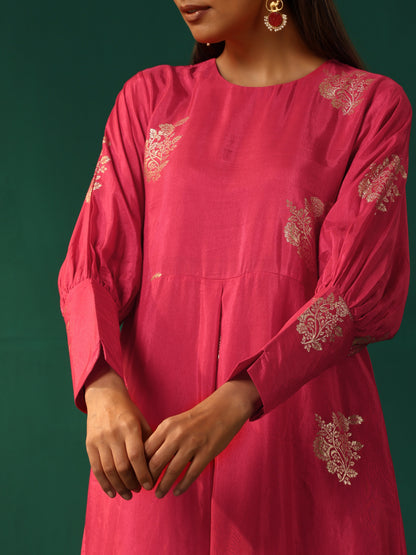 trueBrowns Pink Floral Viscose Silk Round Neck Puff Sleeve Kurta Pant Set