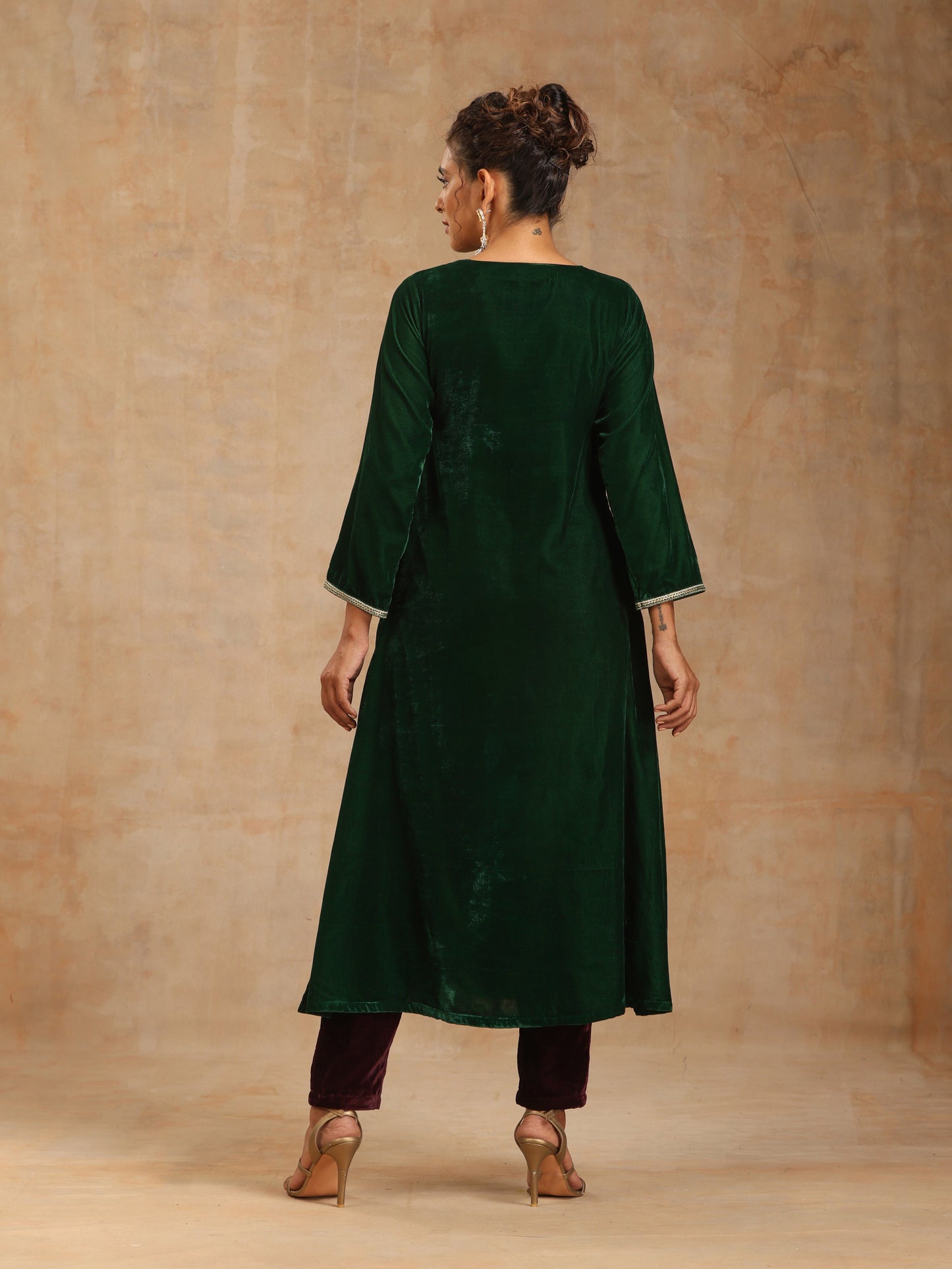 trueBrowns Green Velvet Embroidered Angrakha Kurta