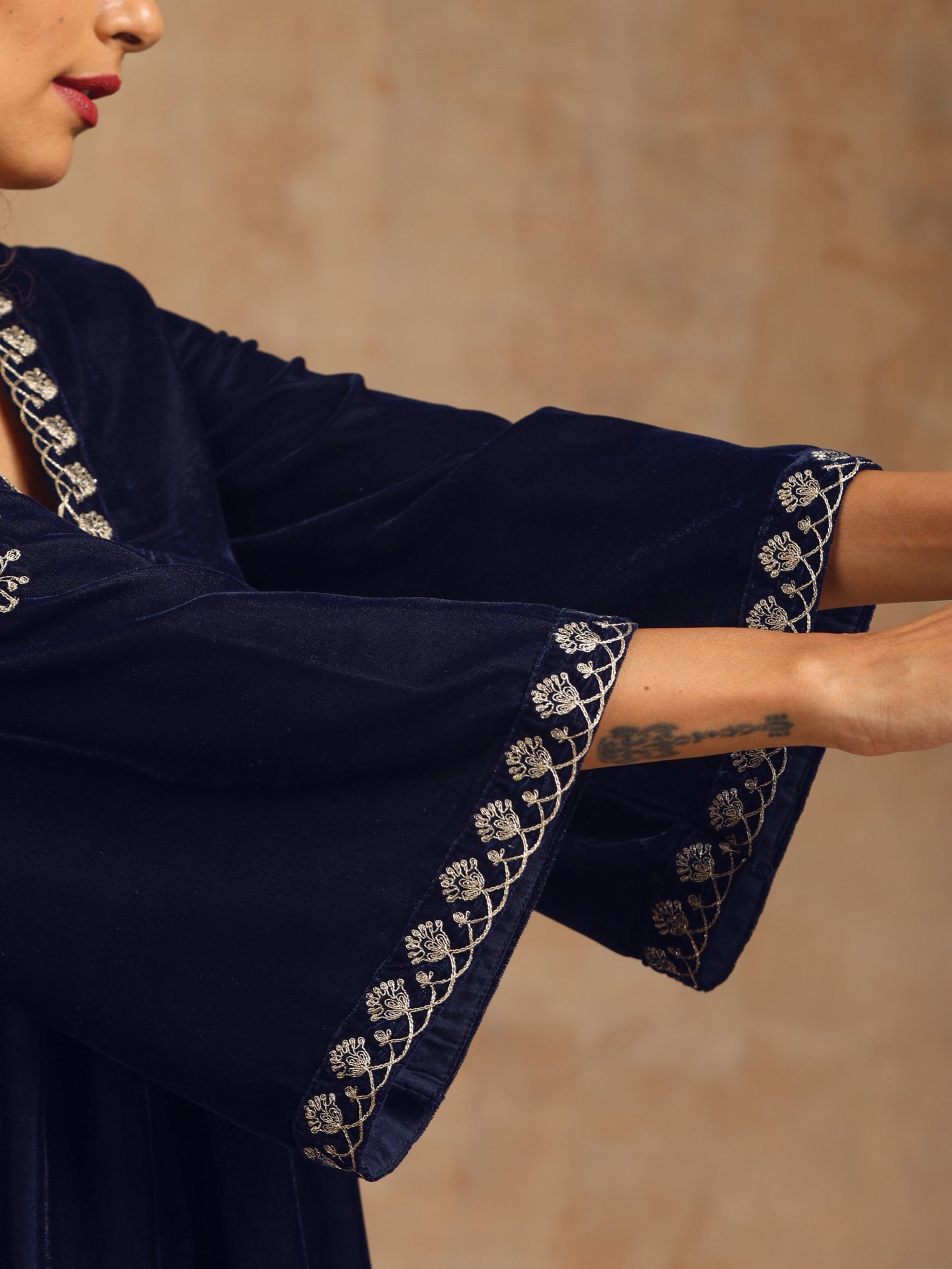 trueBrowns Midnight Blue Velvet Embroidered Kurta