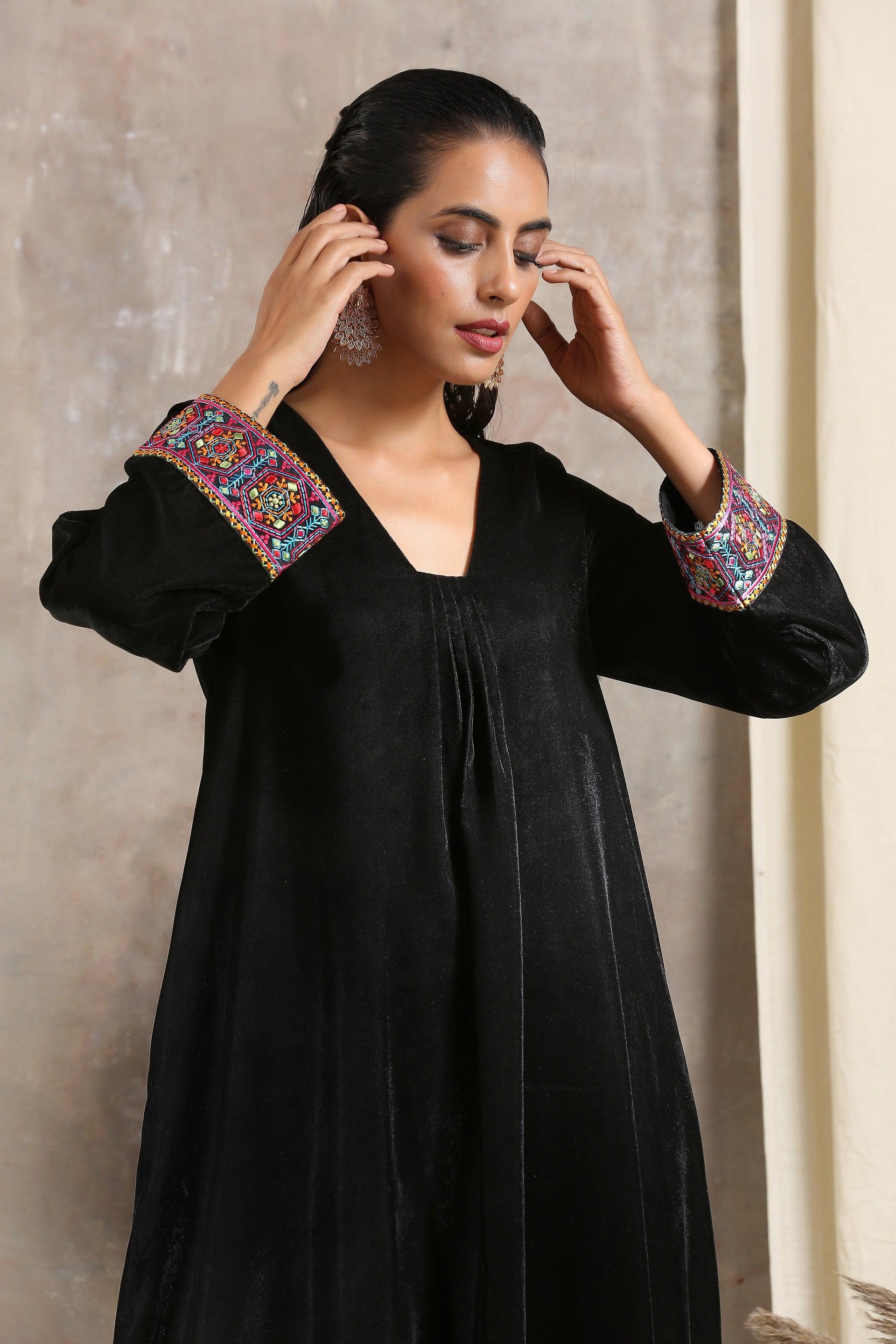 Black Velvet Embroidered Lace Kurta - trueBrowns