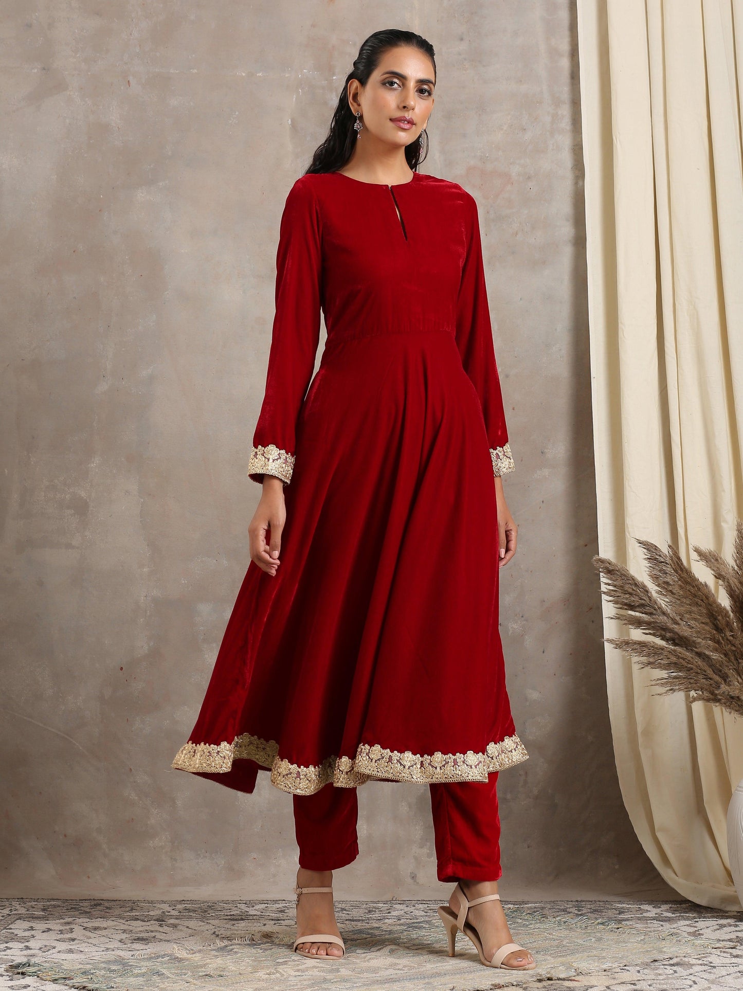 Red Velvet Flared Lace Kurta - trueBrowns