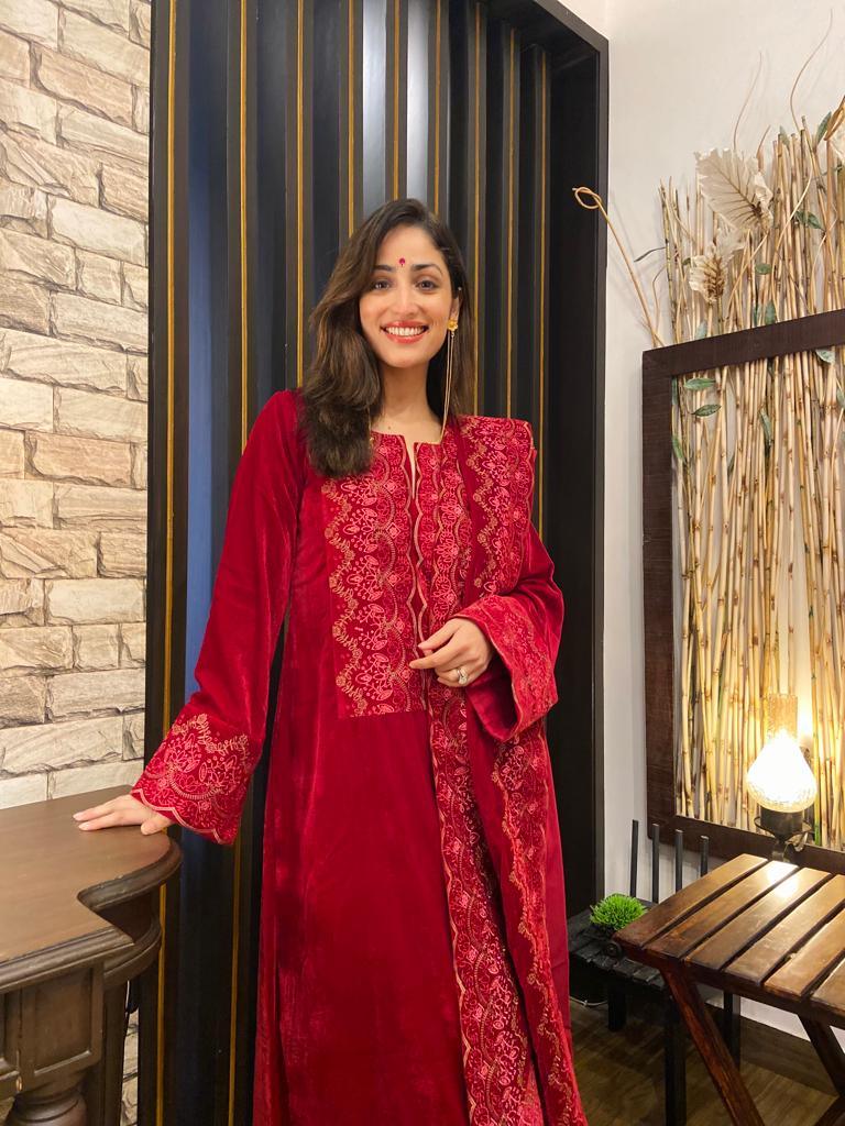 Red Velvet Embroidered Slit Kurta - trueBrowns